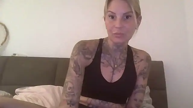 Snapshot of Sierablum chatting on June 13, 2:26 pm Sierablum online show from June 13, 2:26 pm