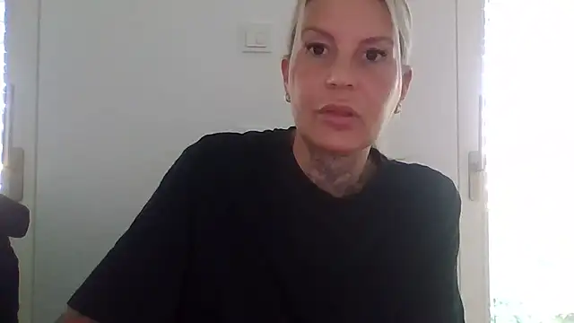 Snapshot of Sierablum chatting on June 22, 6:05 pm Sierablum online show from June 22, 6:05 pm