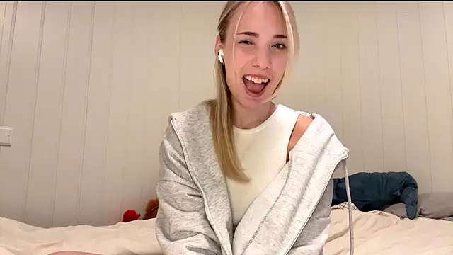 Snapshot of OlyMayer chatting on July 7, 9:13 am OlyMayer online show from July 7, 9:13 am