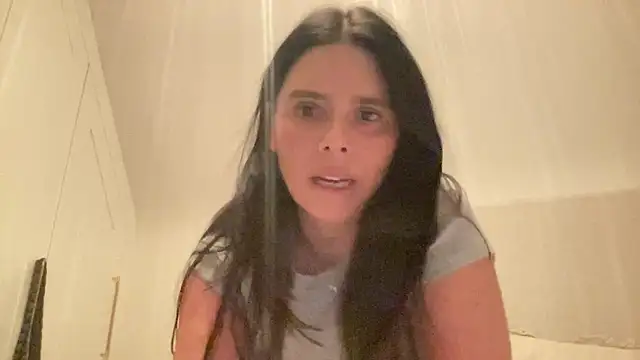 Snapshot of JadeLucy chatting on June 4, 8:15 pm JadeLucy online show from June 4, 8:15 pm