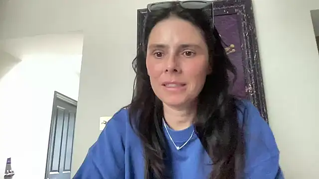 Snapshot of JadeLucy chatting on June 5, 10:10 am JadeLucy online show from June 5, 10:10 am