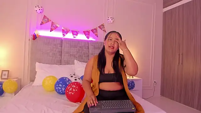 Snapshot of Emma-Velez chatting on June 20, 1:58 pm Emma-Velez online show from June 20, 1:58 pm