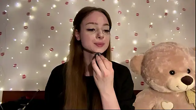 itskylieee online show from June 10, 10:25 am
