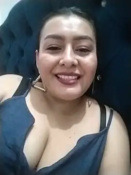 Snapshot of sussan_sexymilf chatting on July 17, 9:30 pm sussan sexymilf online show from July 17, 9:30 pm