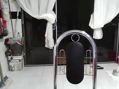 Snapshot of Isabel2q5n chatting on June 12, 5:17 am Isabel2q5n online show from June 12, 5:17 am