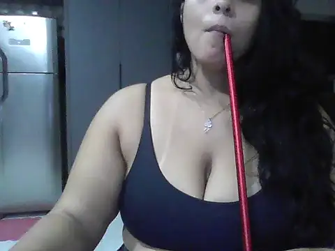 Snapshot of Isabel2q5n chatting on July 30, 2:32 am Isabel2q5n online show from July 30, 2:32 am