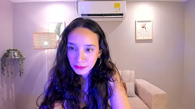 Snapshot of Adeeline_ chatting on June 9, 8:42 pm Adeeline online show from June 9, 8:42 pm
