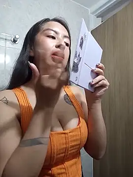 Shannel 72 online show from June 6, 7:51 pm