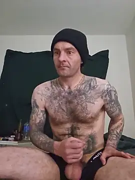 Snapshot of bigtattedcock chatting on June 5, 6:52 am bigtattedcock online show from June 5, 6:52 am