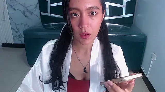Snapshot of BonnieAmour_ch chatting on June 9, 12:50 pm BonnieAmour ch online show from June 9, 12:50 pm