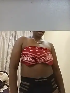 Snapshot of sweetly_gal chatting on June 5, 11:10 pm sweetly gal online show from June 5, 11:10 pm