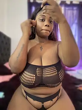 Snapshot of Zaarahott chatting on June 9, 8:20 pm Zaarahott online show from June 9, 8:20 pm
