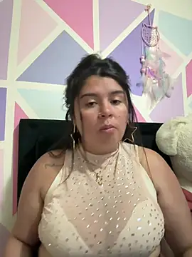 Snapshot of lia_20xx chatting on June 6, 2:05 am lia 20xx online show from June 6, 2:05 am