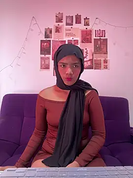 Snapshot of Jalilat_Billal_02 chatting on June 5, 8:47 pm Jalilat Billal 02 online show from June 5, 8:47 pm