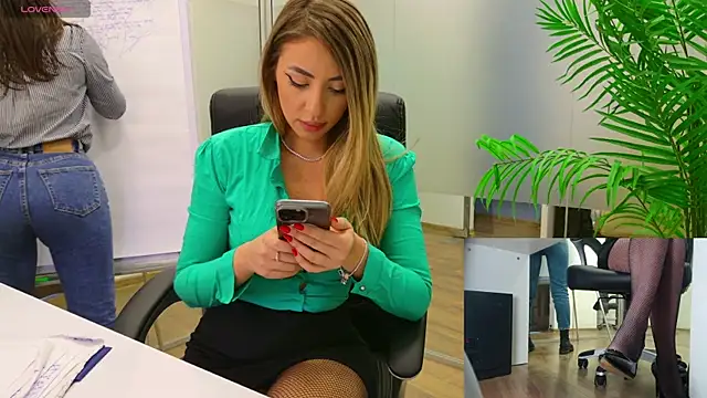 BabesGoWild online show from February 19, 8:55 am