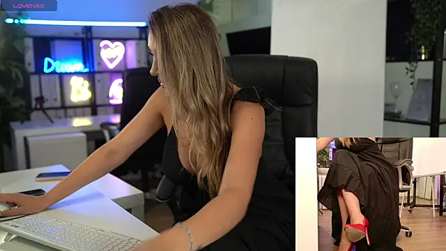 BabesGoWild online show from June 18, 4:57 am