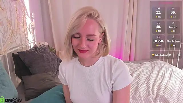 Snapshot of Chloe-Deccer chatting on August 10, 1:42 am Chloe-Deccer online show from August 10, 1:42 am