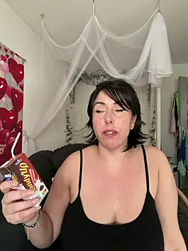 juliee1979 online show from June 26, 5:17 pm