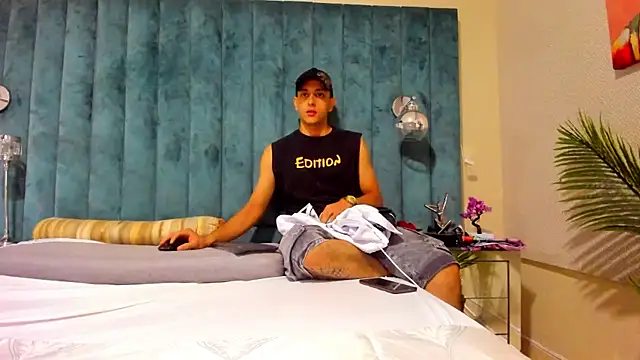 Snapshot of luca_gael chatting on June 8, 1:00 pm luca gael online show from June 8, 1:00 pm