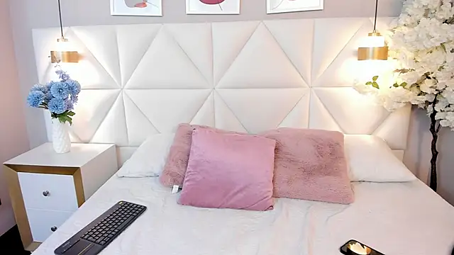 Snapshot of Hanna__lee chatting on June 8, 7:47 pm Hanna lee online show from June 8, 7:47 pm