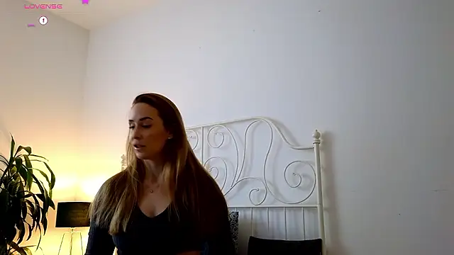 Snapshot of Ginnybabe_ chatting on December 9, 11:36 am Ginnybabe  online show from December 9, 11:36 am