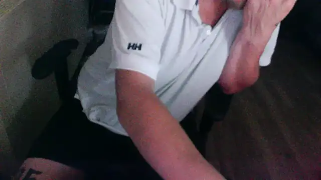 Snapshot of Andre95x chatting on July 7, 2:25 am Andre95x online show from July 7, 2:25 am