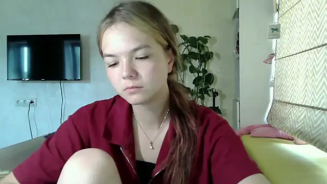 Snapshot of AvrilGillig chatting on July 23, 10:13 am AvrilGillig online show from July 23, 10:13 am