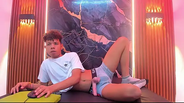Snapshot of Amers_bigcock chatting on June 9, 8:31 pm Amers bigcock online show from June 9, 8:31 pm