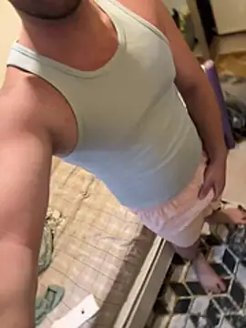 Snapshot of Hornyboytt chatting on August 4, 8:11 pm Hornyboytt online show from August 4, 8:11 pm
