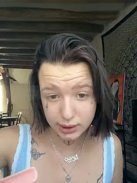 Snapshot of gueule_d-ange chatting on June 15, 2:52 pm gueule d-ange online show from June 15, 2:52 pm