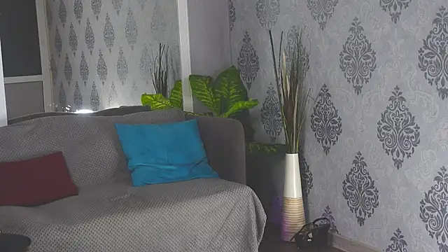 Snapshot of LuxaCole chatting on June 29, 10:15 am LuxaCole online show from June 29, 10:15 am