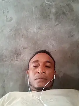 Snapshot of finebone chatting on June 8, 1:44 pm finebone online show from June 8, 1:44 pm