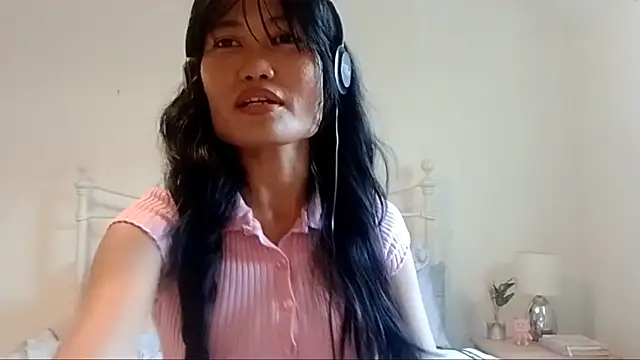 Snapshot of MichelEdland chatting on June 17, 1:45 pm MichelEdland online show from June 17, 1:45 pm