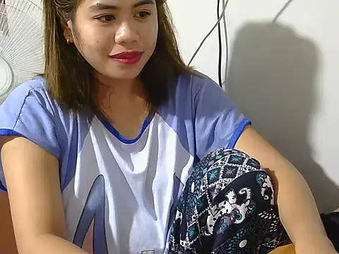 Snapshot of stellar0111 chatting on June 22, 2:13 am stellar0111 online show from June 22, 2:13 am