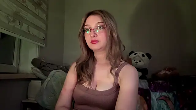 Snapshot of CloudyFoxy chatting on June 11, 8:29 pm CloudyFoxy online show from June 11, 8:29 pm