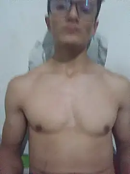 Snapshot of Davitfitnosuke chatting on June 14, 2:24 am Davitfitnosuke online show from June 14, 2:24 am