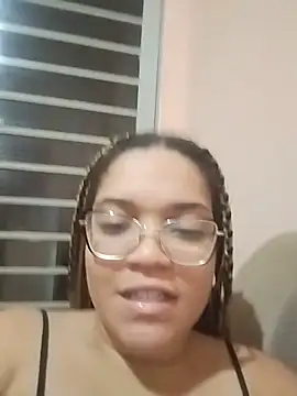 Snapshot of Esquetadinhas chatting on June 12, 11:46 pm Esquetadinhas online show from June 12, 11:46 pm