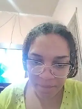 Snapshot of Esquetadinhas chatting on June 19, 11:52 pm Esquetadinhas online show from June 19, 11:52 pm