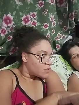 Snapshot of Esquetadinhas chatting on June 30, 1:39 am Esquetadinhas online show from June 30, 1:39 am