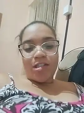 Snapshot of Esquetadinhas chatting on July 11, 8:55 pm Esquetadinhas online show from July 11, 8:55 pm