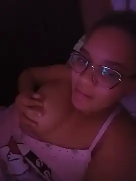 Snapshot of Esquetadinhas chatting on August 4, 5:32 am Esquetadinhas online show from August 4, 5:32 am