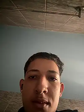 Snapshot of henr1ck23cm chatting on June 9, 1:56 pm henr1ck23cm online show from June 9, 1:56 pm
