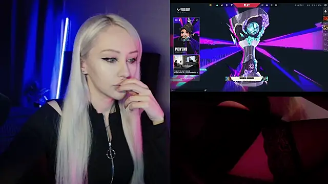 Snapshot of roxxyrowe chatting on June 22, 7:22 pm roxxyrowe online show from June 22, 7:22 pm