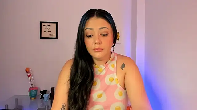 LauraToro  online show from January 16, 7:18 pm