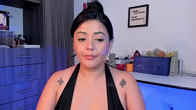LauraToro  online show from June 21, 9:34 am