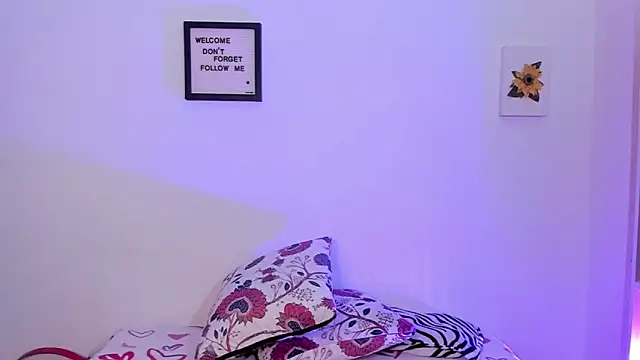 LauraToro  online show from July 17, 3:57 am