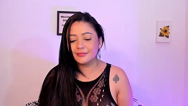 LauraToro  online show from July 31, 1:32 pm