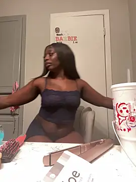 Snapshot of barbiethebody chatting on June 15, 4:47 am barbiethebody online show from June 15, 4:47 am