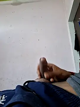 Snapshot of rajveer_7773 chatting on June 11, 4:43 am rajveer 7773 online show from June 11, 4:43 am