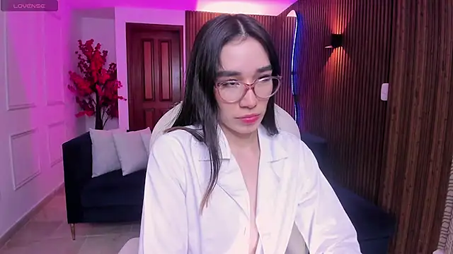 Snapshot of Emma_caarter_ chatting on June 26, 3:11 am Emma caarter online show from June 26, 3:11 am